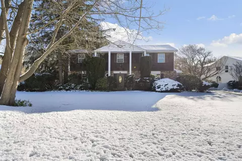 36 Meadowrue Ln, East Northport, NY 11731