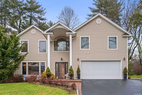 4 Hemlock Dr, Syosset, NY 11791