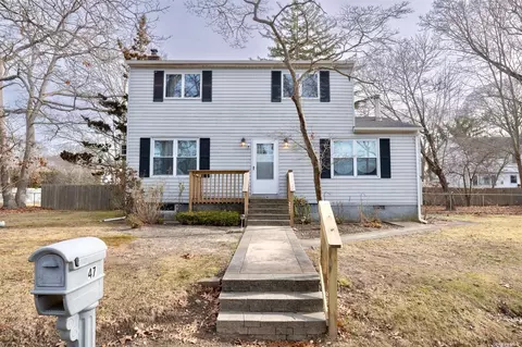 47 Overlook Dr, Mastic Beach, NY 11951