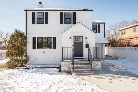 161 King St, Elmont, NY 11003