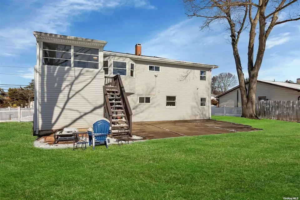 171 Loop Dr, Sayville, NY 11782 Movoto