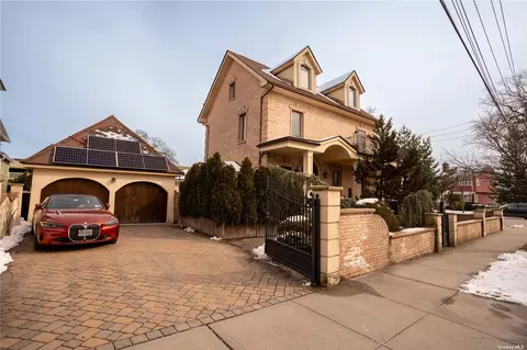 7-41 152nd St, Whitestone, NY 11357