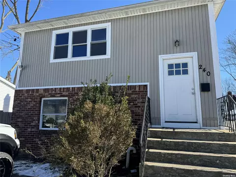 240 Brook St, Westbury, NY 11590