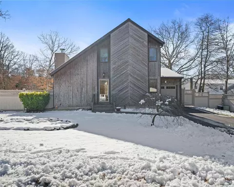 346 W Woodside Ave, Patchogue, NY 11772
