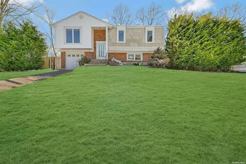 140 N Summit Ave, Patchogue, NY 11772