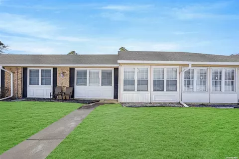 373 Woodbridge Dr #C, Ridge, NY 11961