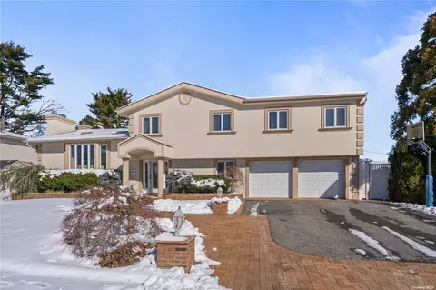 4 Seneca Pl, Jericho, NY 11753