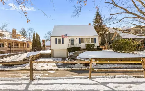189 Franklin Ave, Sea Cliff, NY 11579
