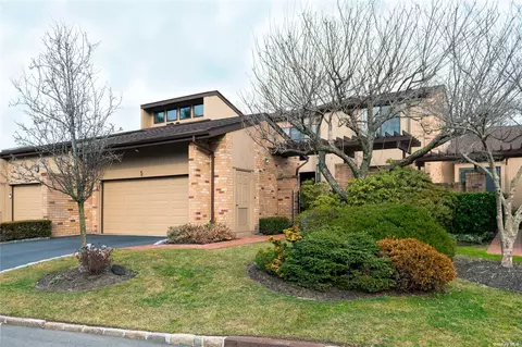 5 Woodcrest Dr #5, Roslyn, NY 11576