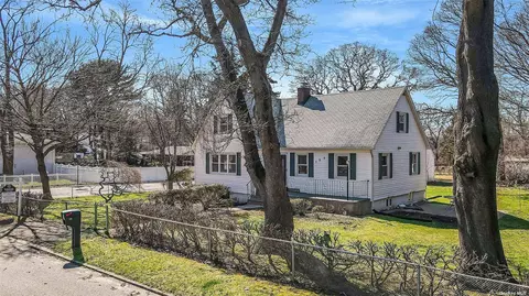 133 Herod Point Rd, Wading River, NY 11792