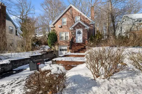 81 Abbott Dr, Huntington, NY 11743