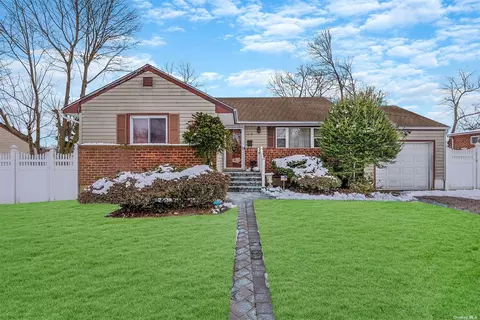 34 Bentley Rd, Amityville, NY 11701