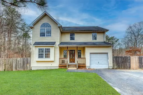 26 Woodville Rd, Middle Island, NY 11953