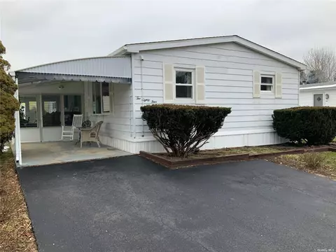 703 284 Fresh Pond Ave, Calverton, NY 11933