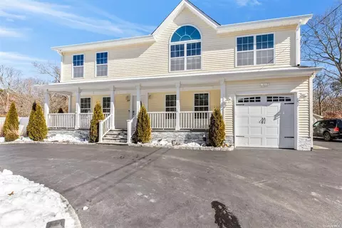 319 Mill Rd, Medford, NY 11763