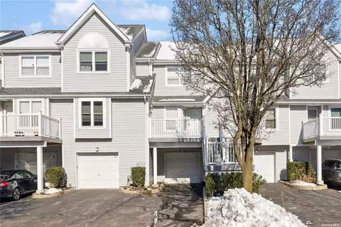 38 Leeward Ln #38, Port Jefferson, NY 11777