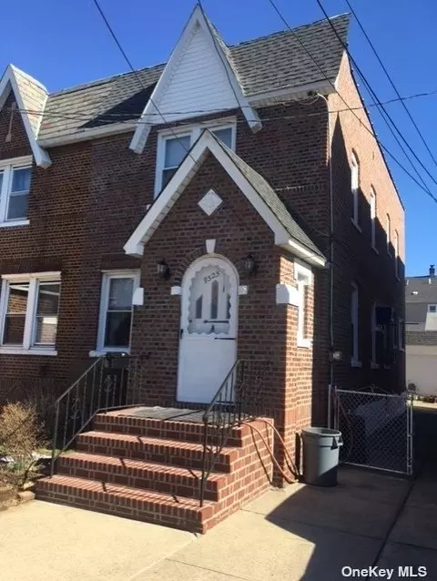 95-25 239th St, Floral Park, NY 11001