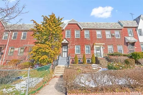 66-13 Booth St, Rego Park, NY 11374
