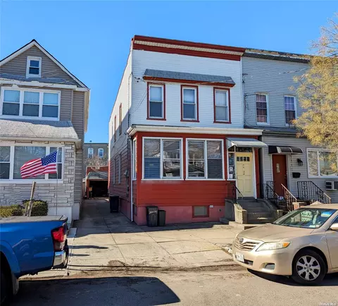 70-28 71 Pl, Glendale, NY 11385