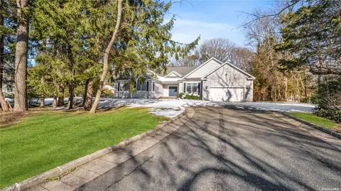 110 Hauppauge Rd, Commack, NY 11725