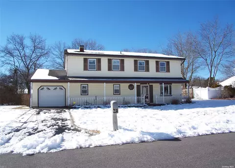 16 Dave Ln, South Setauket, NY 11720