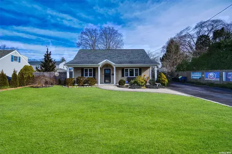 263 W 3rd St, Deer Park, NY 11729