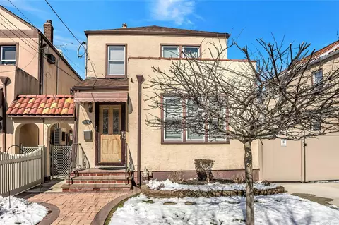 109 1st St, New Hyde Park, NY 11040