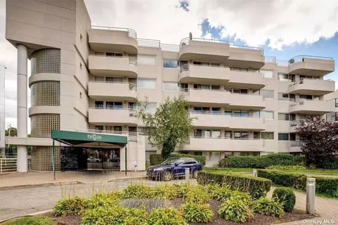 88 Cuttermill Rd #208, Great Neck, NY 11021