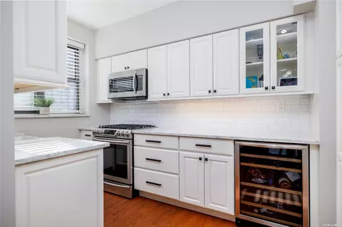 2 Town House Pl #3G, Great Neck, NY 11021