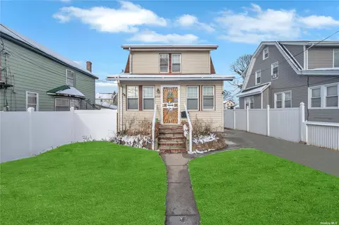 218-09 133rd Rd, Springfield Gardens, NY 11413