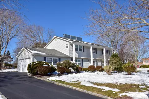 39 Falmouth Dr, Mount Sinai, NY 11766