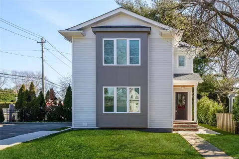 41 Spruce St, Garden City, NY 11530