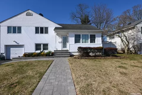 716 Wenwood Dr, East Meadow, NY 11554