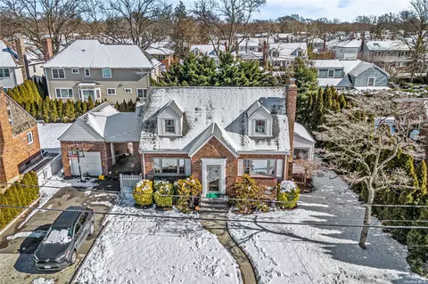 532 S 14th St, New Hyde Park, NY 11040