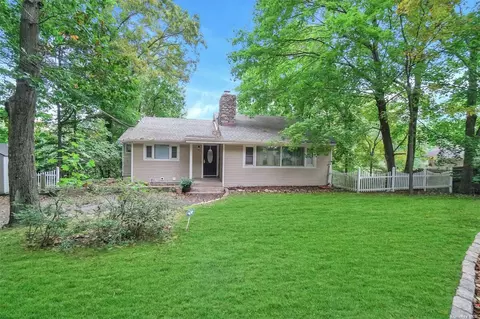 608 Caledonia Rd, Dix Hills, NY 11746