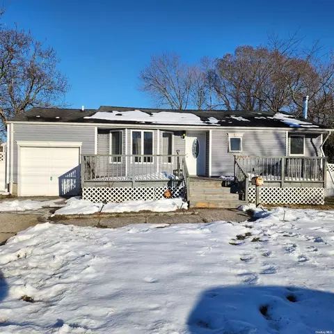 2909 Chestnut Ave, Medford, NY 11763