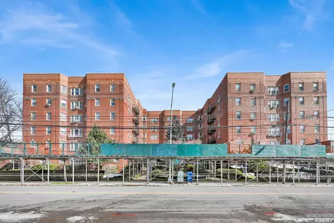 84-49 168th St #2W, Jamaica, NY 11432