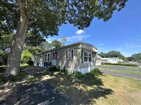 38 Buttercup Dr, Bohemia, NY 11716