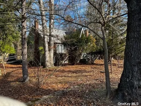 225 King Rd, Rocky Point, NY 11778
