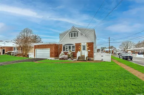 32 Sherman Ave, Bethpage, NY 11714