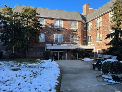 30 Daley Pl #142, Lynbrook, NY 11563