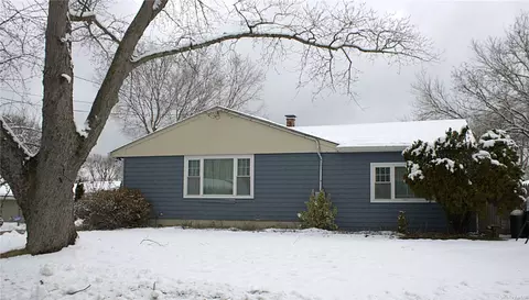 15 Washington Ave, Centereach, NY 11720