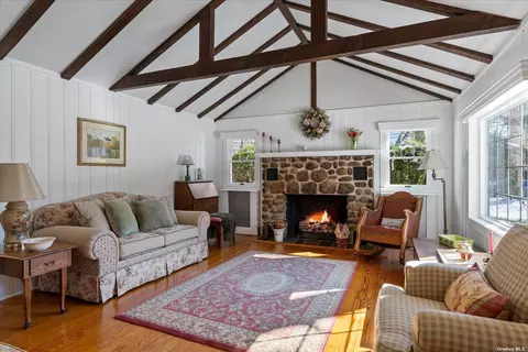 289 Pipe Stave Hollow Rd, Miller Place, NY 11764