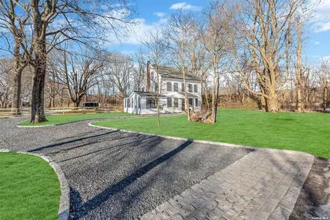 225 South St, Manorville, NY 11949