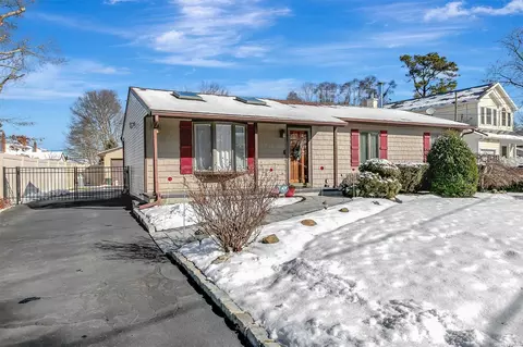 57 Tipton Dr, Shirley, NY 11967