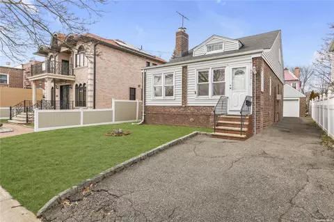 83-44 260th St, Floral Park, NY 11004