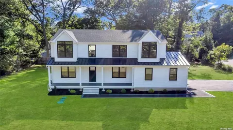 34 Huyler Rd, Setauket, NY 11733
