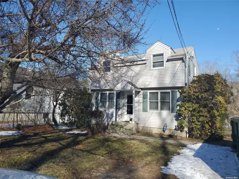 432 N Magee St, Southampton, NY 11968
