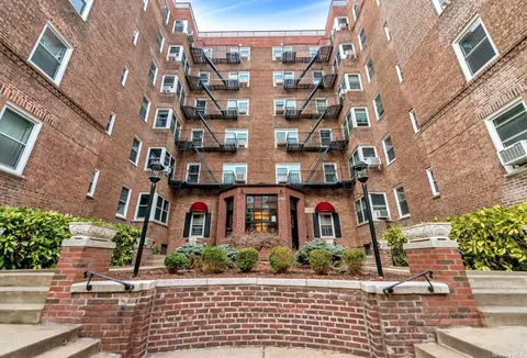 99-45 67th Rd #120, Forest Hills, NY 11375