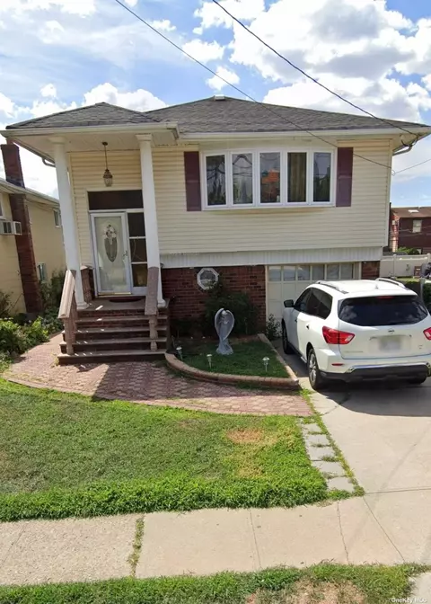 4 Henry St, Valley Stream, NY 11580